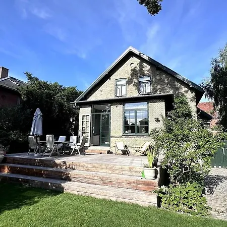 Villa Luxurious, Private, Centrally-located Mansion *