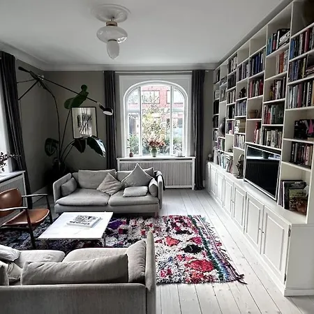 Luxurious, Private, Centrally-located Mansion *