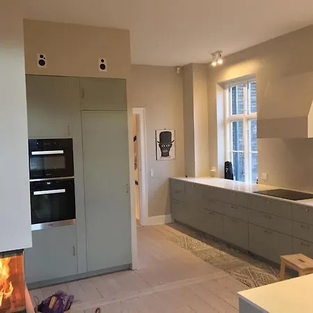 Luxurious, Private, Centrally-located Mansion Βίλα *